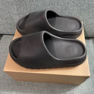 Yeezy slides, made by Adidas, Youth 5, original box